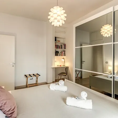 Santa Croce With Private Terrace Apartman